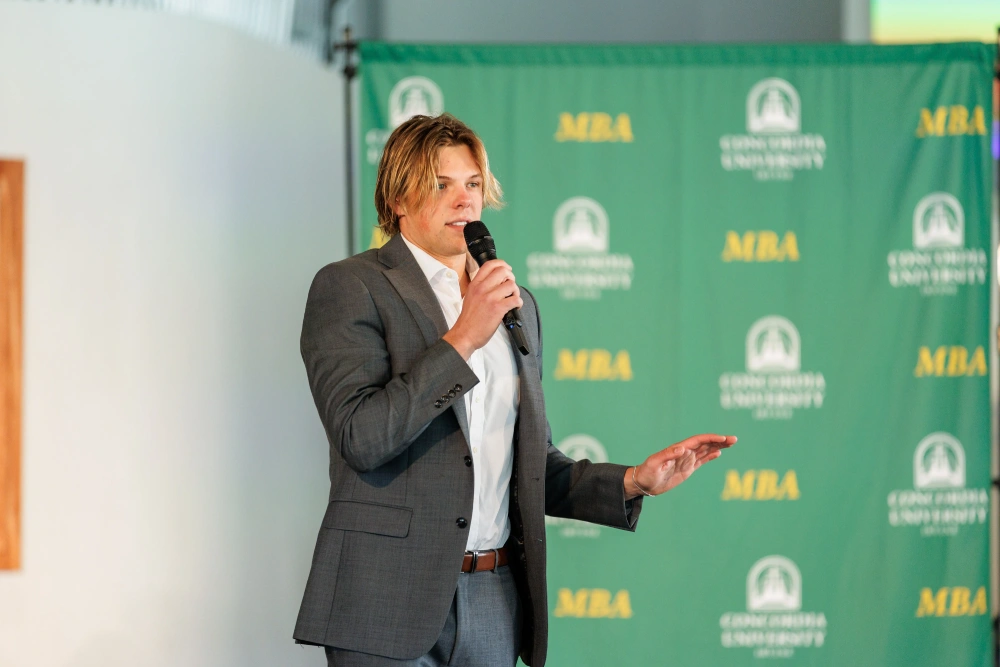 Detailed Image Description