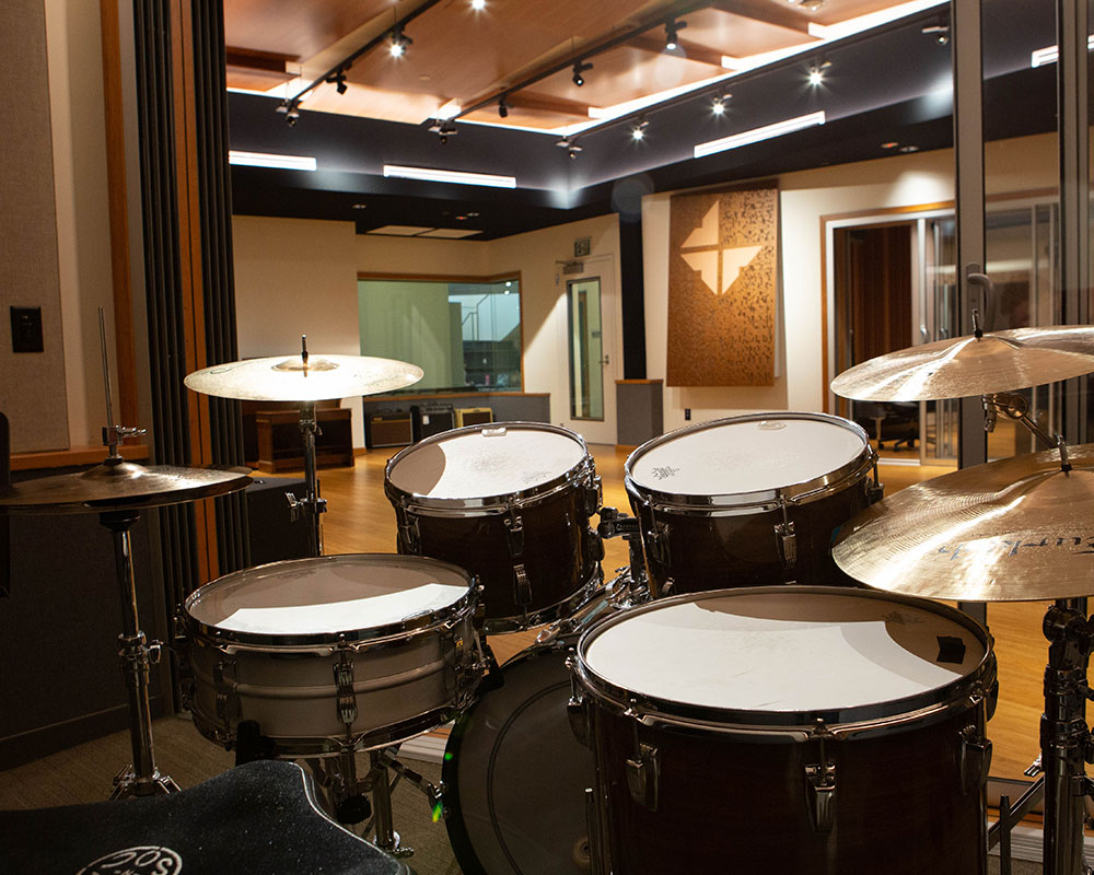 Wide angle of the Mac Lab